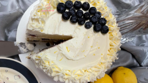 Leia mais sobre o artigo Bolo de Limão Siciliano com Mirtilos
