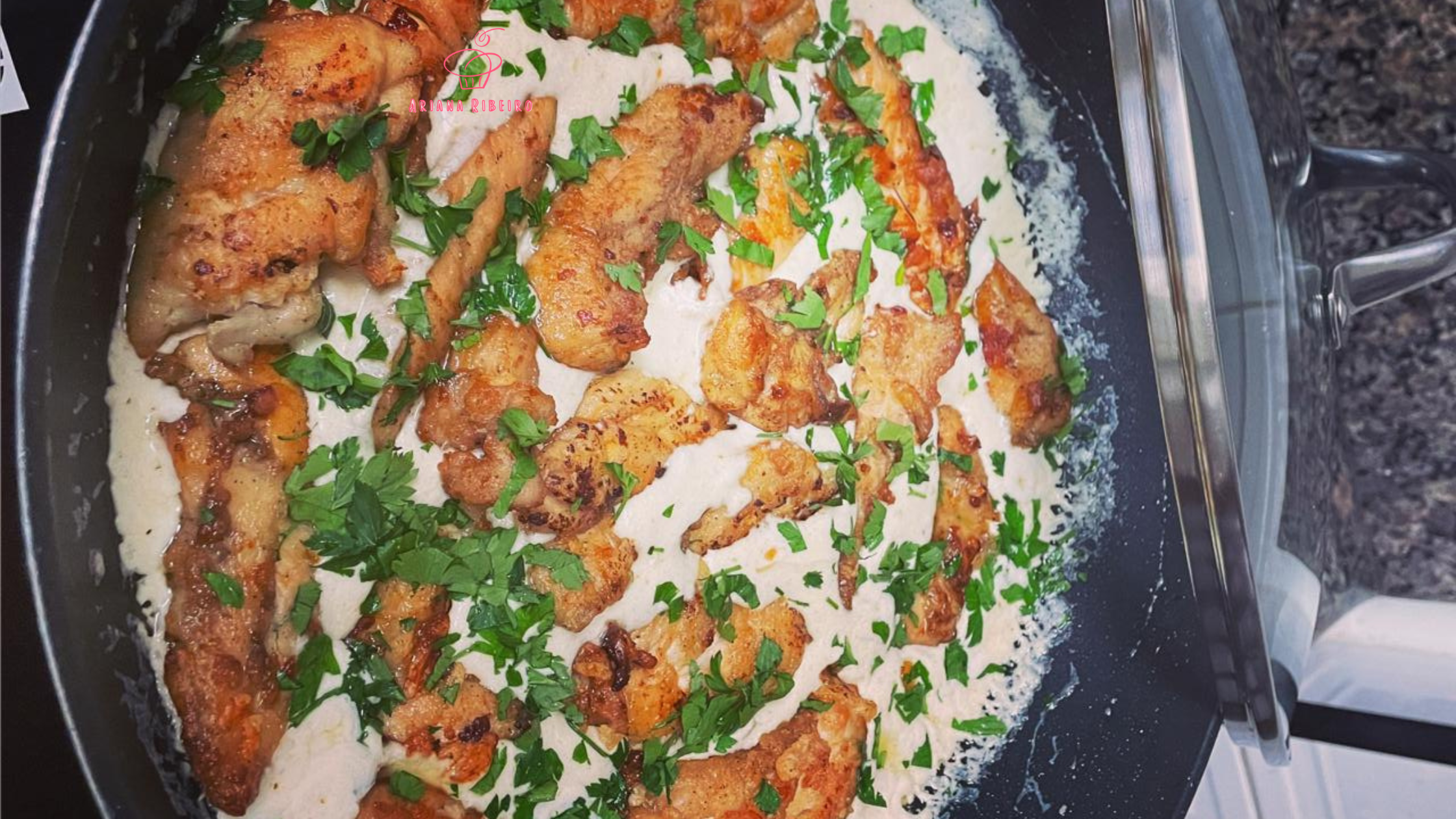 No momento, você está visualizando Frango ao Molho de Alho e Queijo Parmesão