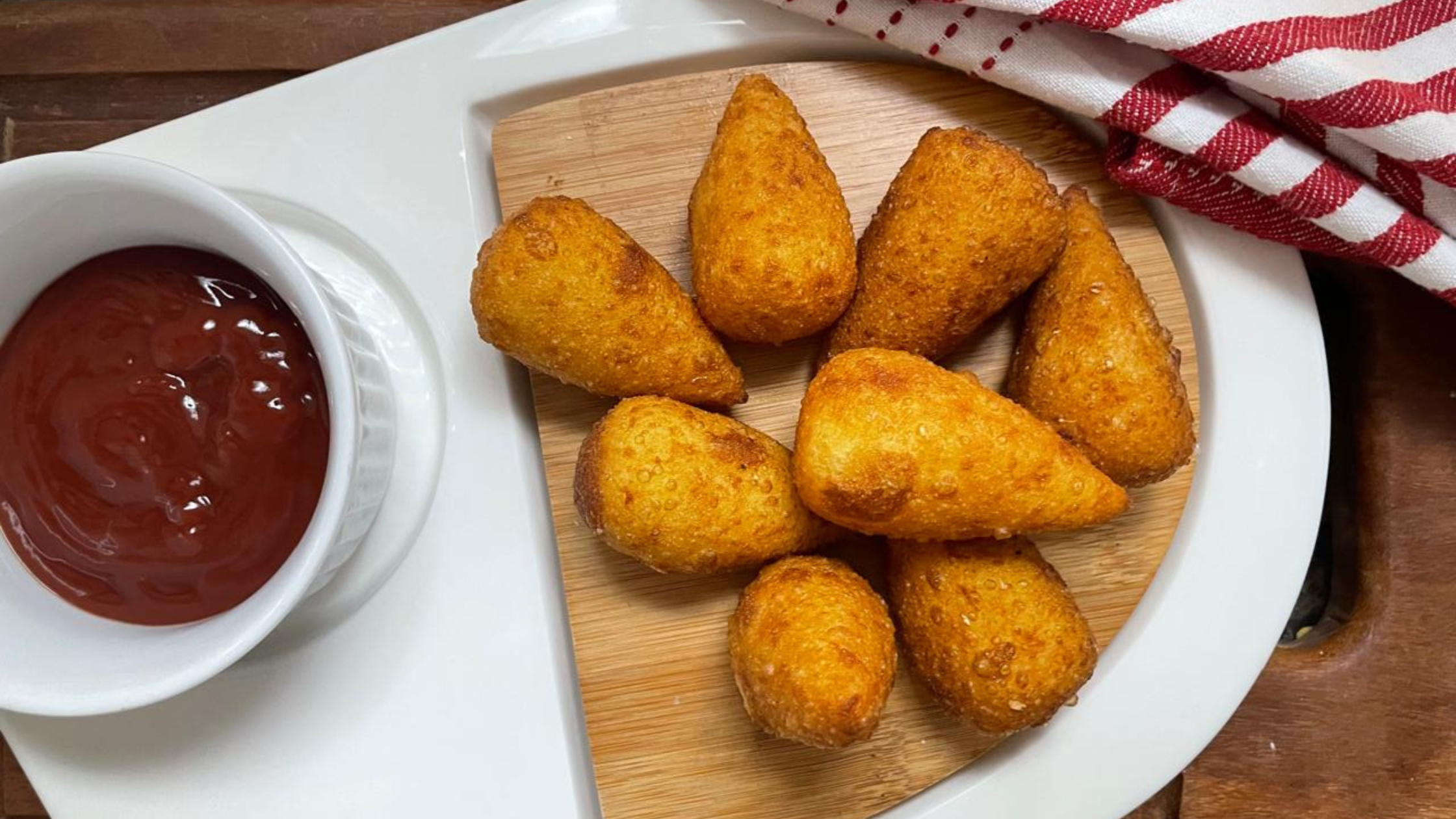 Leia mais sobre o artigo Coxinha de Milho Verde com Recheio de Frango