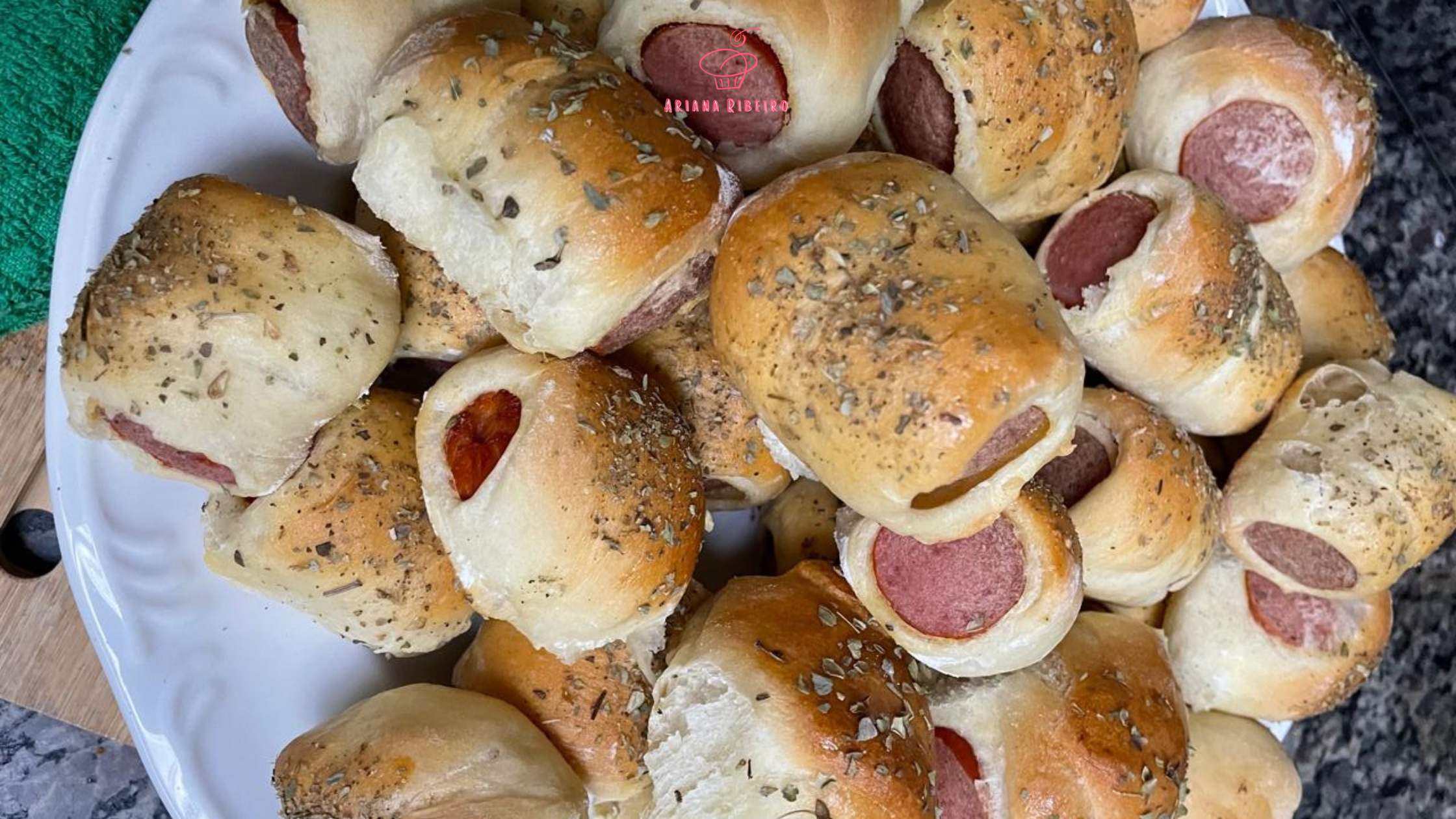 Leia mais sobre o artigo Como Fazer um Enroladinho de Salsicha Delicioso